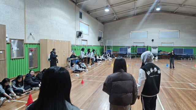 한 축씩 조작하며 기체 반응을 살핀 인천 인명여고 드론교육 후기
