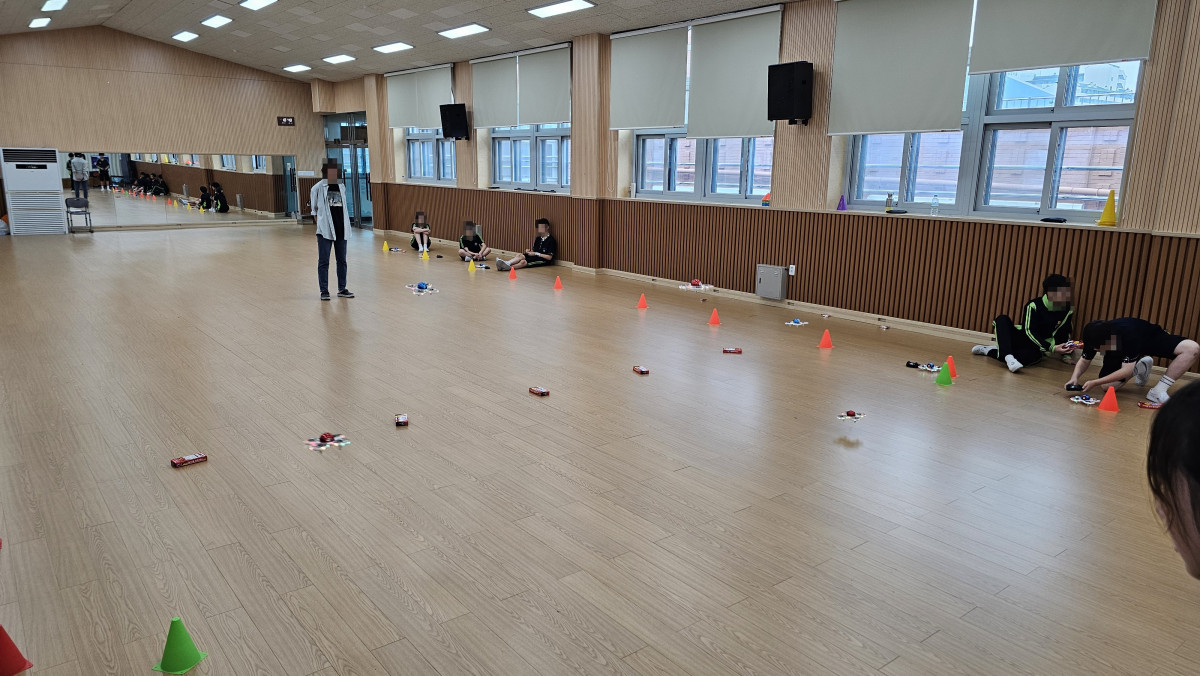 10_화정중_콘코스_기초조종.jpg
