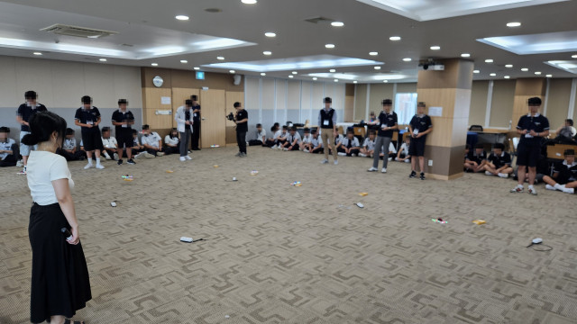 비행 원리 설명을 고리 과제에 연결한 차세대융합 특성화고 드론교육 후기