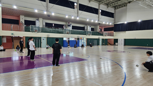 코딩 활동과 조종 과제를 연결한 서울 자운고 드론수업