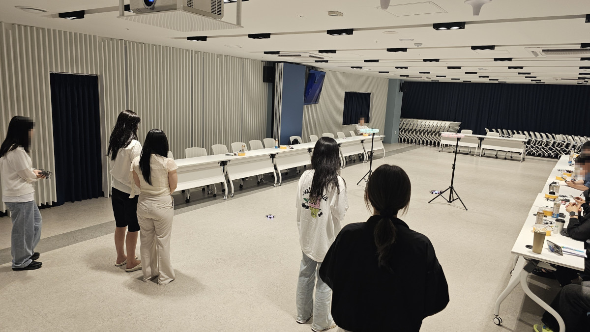 04_참가자_조종실습.jpg