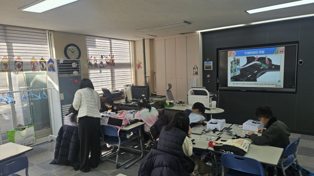 부품 살피기에서 체육관 조종까지 이어진 서울 명지초등학교 드론체험 후기[2025]