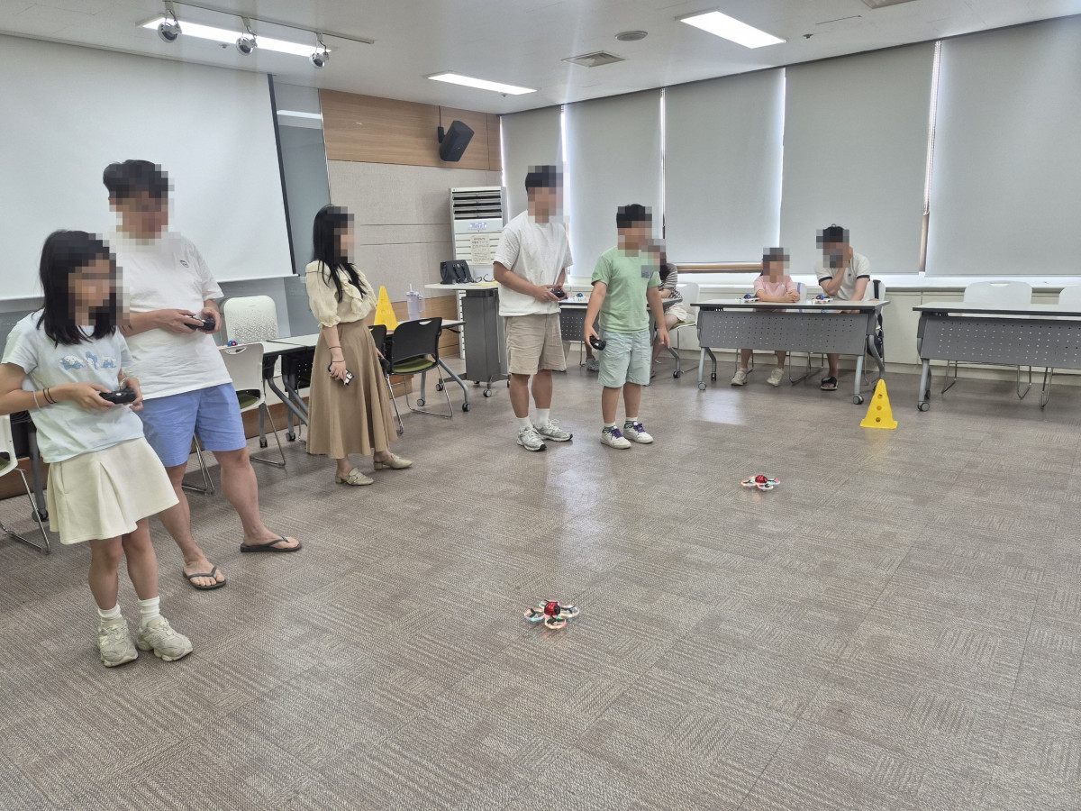 02_성인아동_공동조종.jpg