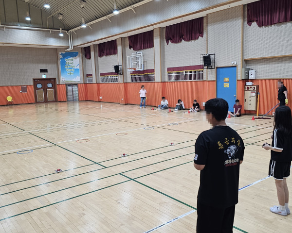 다섯 날짜에 남은 서로 다른 비행 코…