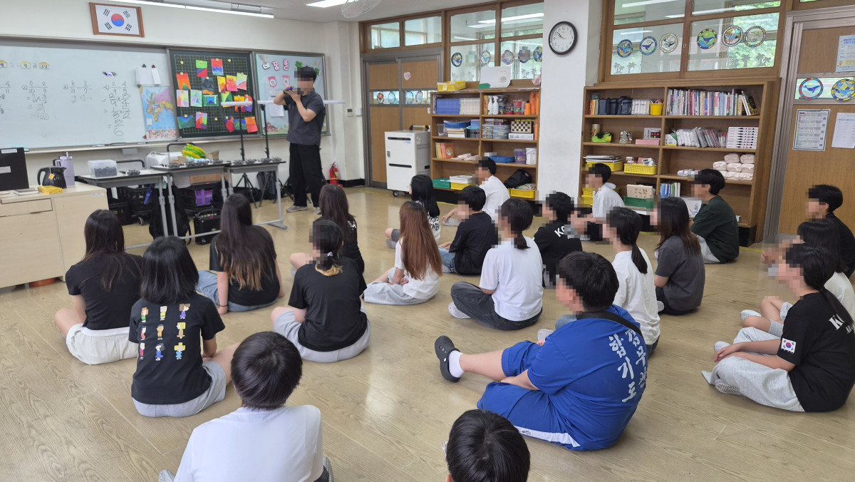 02_감정초_기체를든_도입설명.jpg