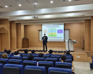 강의실의 드론 설명을 체육관 실습으로…