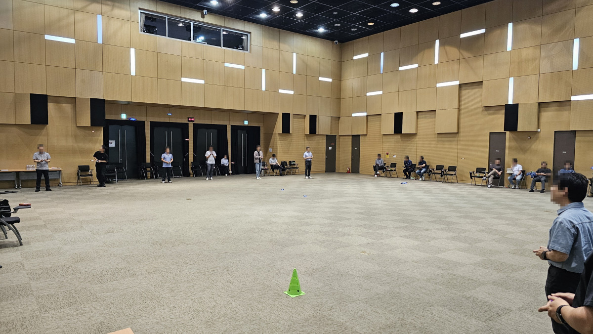 12_포스코이엔씨_후반_실내비행전경.jpg
