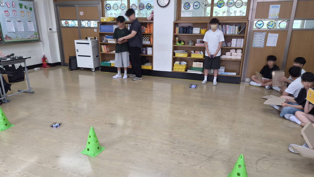 10_감정초_조종기손위치_현장지도.jpg
