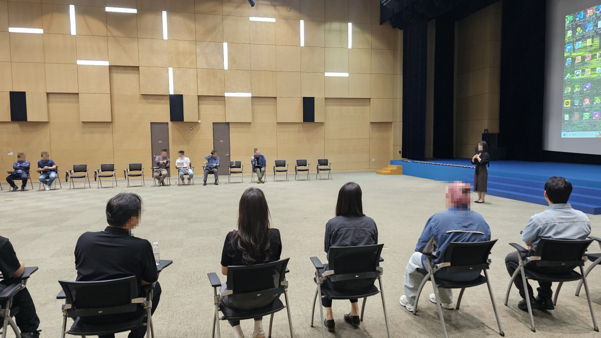 01_포스코이엔씨_강당_교육전경.jpg