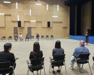 활용 사례 안내에서 발광 링 비행까지…